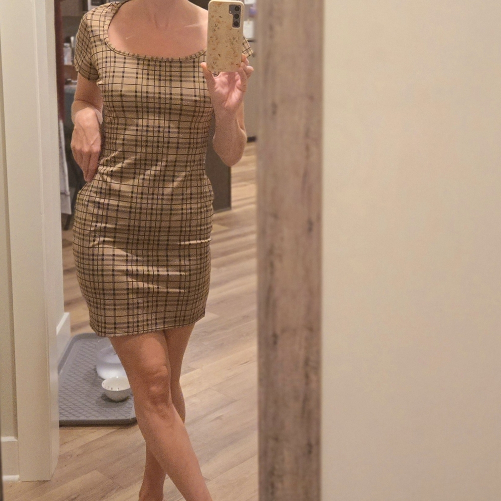 Size M/4 Open Back Dress